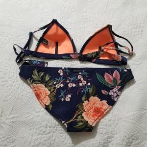 triangl swimwear Swim - Small Navy floral Triangl top triangl swimwear Swim - Small Navy floral Triangl top